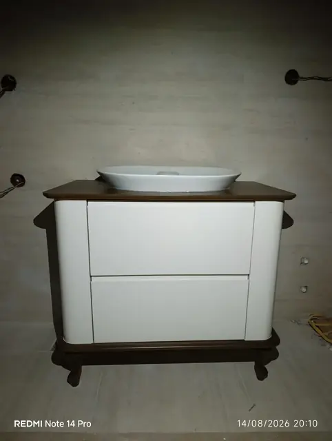 Klasik ayaklı banyo dolabı