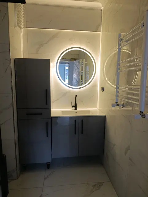 LED aynalı banyo, antrasit dolap ve boy dolabı
