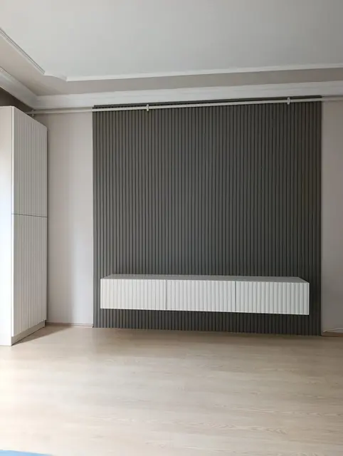 Antrasit çıta duvar paneli ve asma TV sehpası