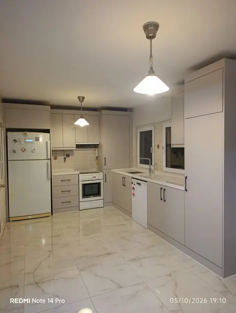 Krem rengi L mutfak dolabı, boy dolapları