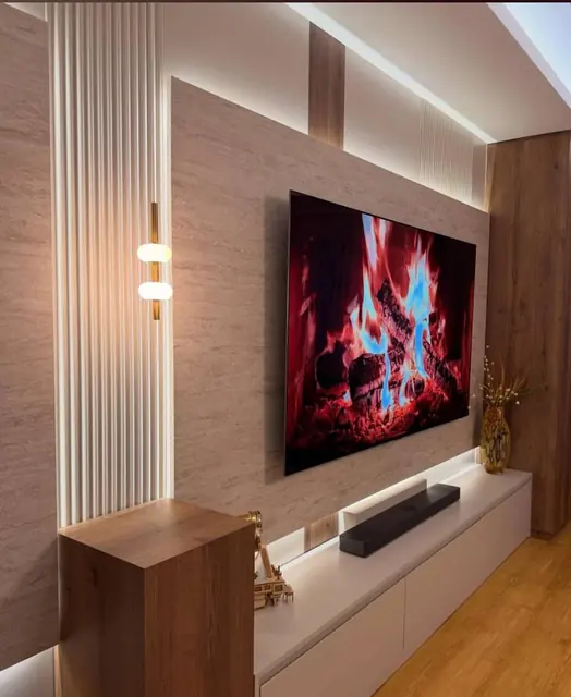 Taş dokulu TV duvarı, ahşap konsol