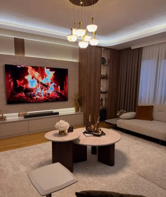 Salon TV duvarı ve ahşap kolon